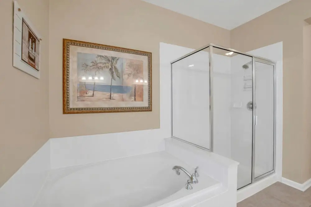 Cozy Condo W/private Balcony Steps to Conv. Ctr