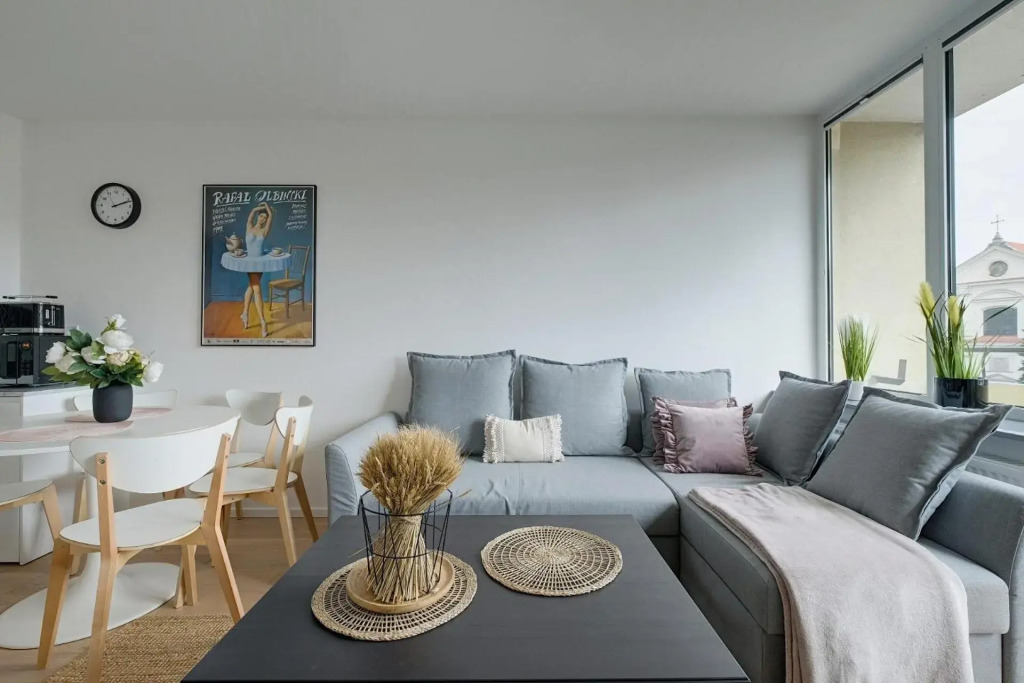 Luxurious 3br Apt Center