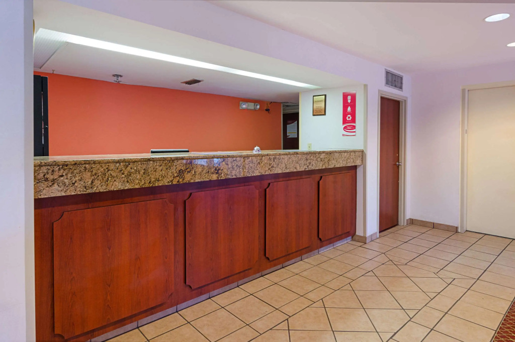 Econo Lodge Inn and Suites