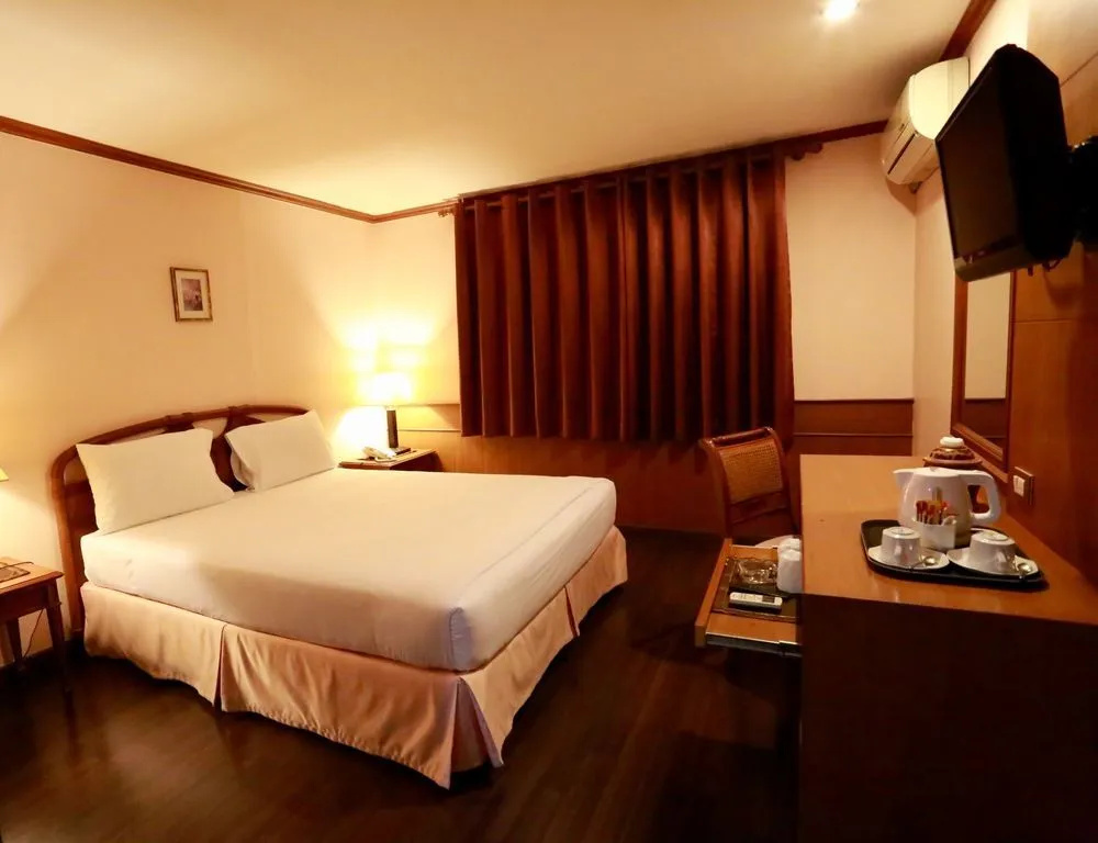 Travel Lodge Suriwongse - Adult only