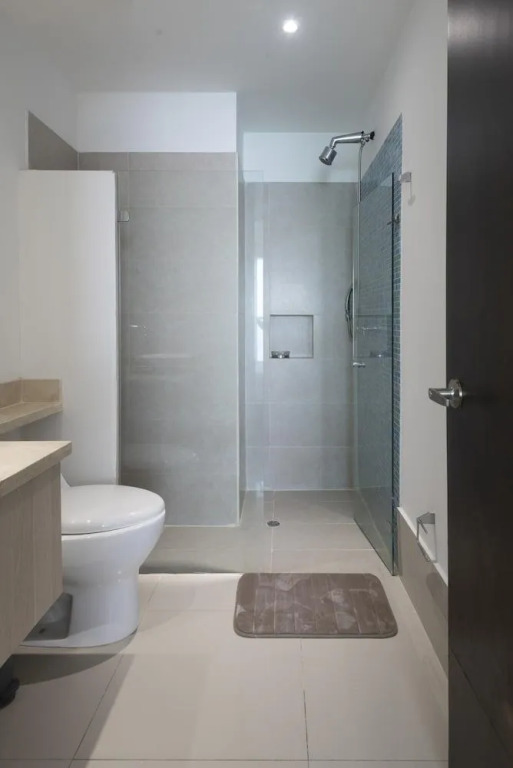Stunning Highrise Seafront Apartment