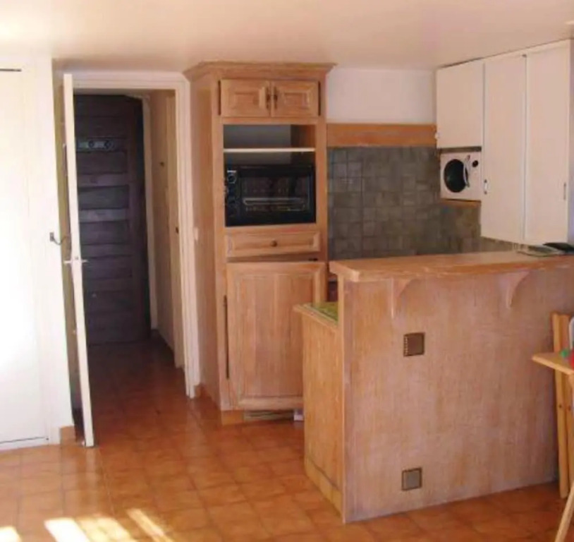 Apartment With one Bedroom in Bandol, With Furnished Terrace - 2 km From the Beach