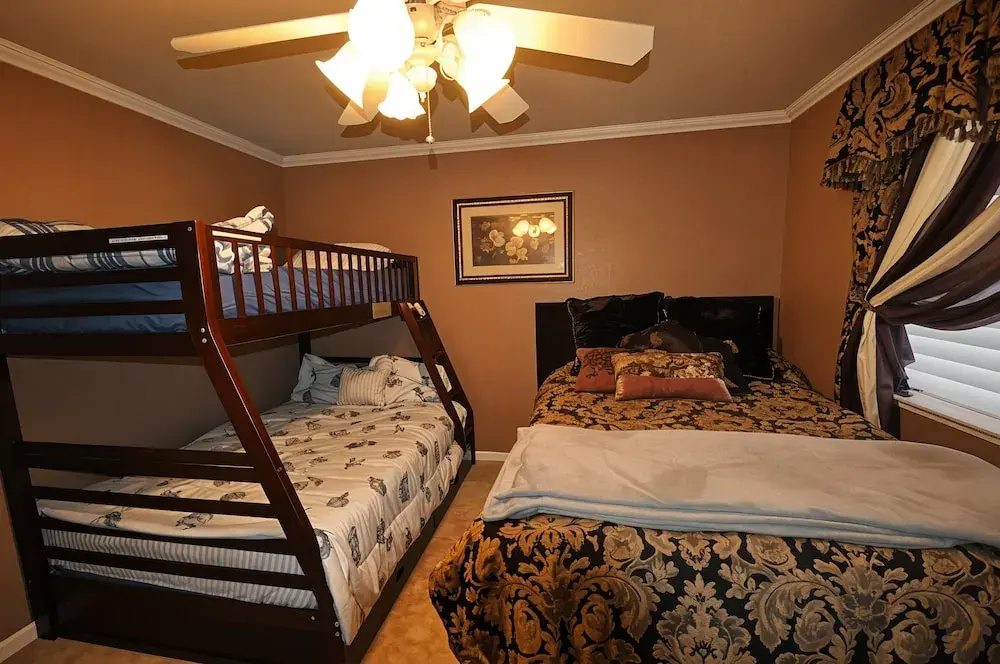 Yosemite Villa - Only 0,3 Miles from Lake Lodge Beach and Playground