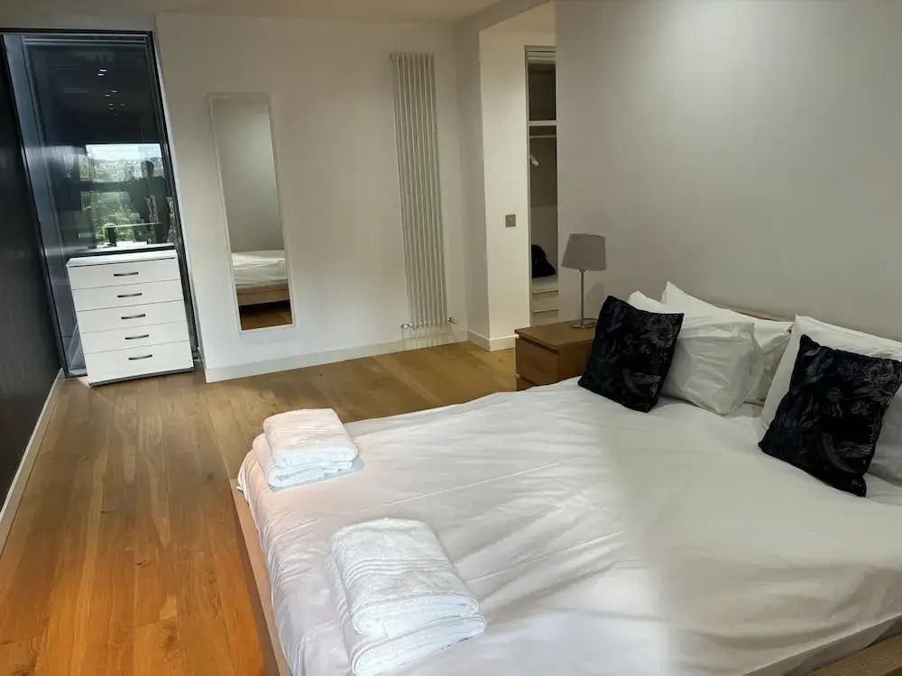 Stunning Park View Quartermile Apartment Close Proximity to Castle & University