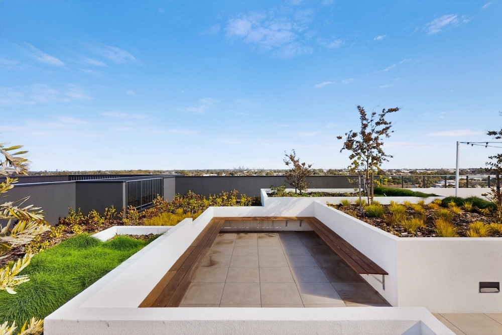 Newly Built 3 Bed Apartment With Onsite Parking