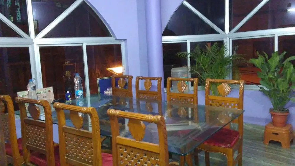 Royal Guest House & Service Apartment
