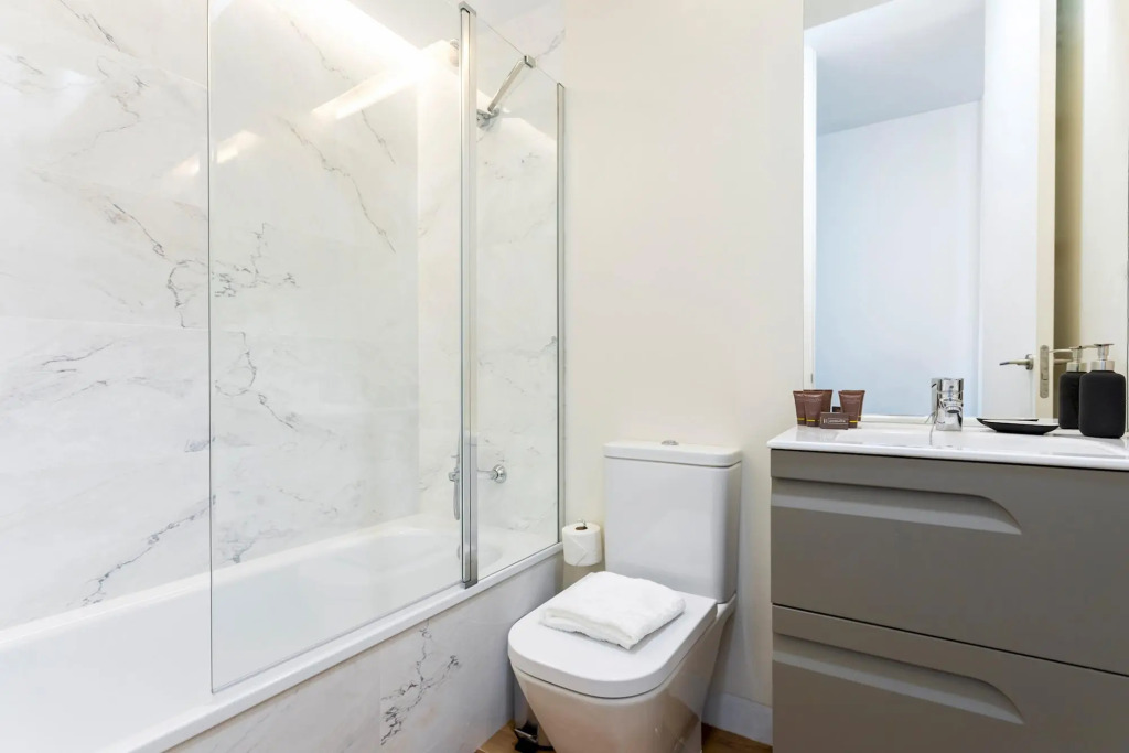 Beautiful 3-bedroom Apartment in Cadiz Center San Antonio IV