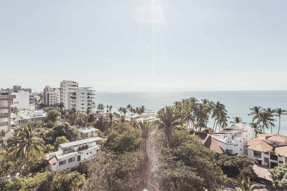 Cozy 2BR House 2 min to the Beach - Pool - Terrace