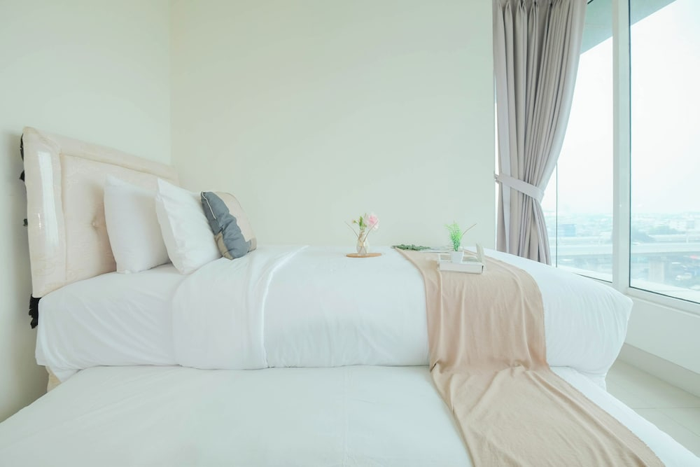 Modern Peach Touch 2Br At Grand Kamala Lagoon Apartment