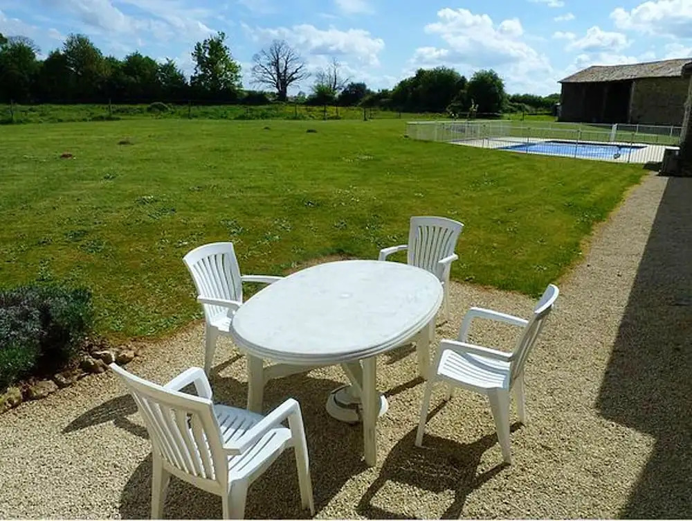 House With 5 Bedrooms in Saint-vincent-la-châtre, With Pool Access, Fu