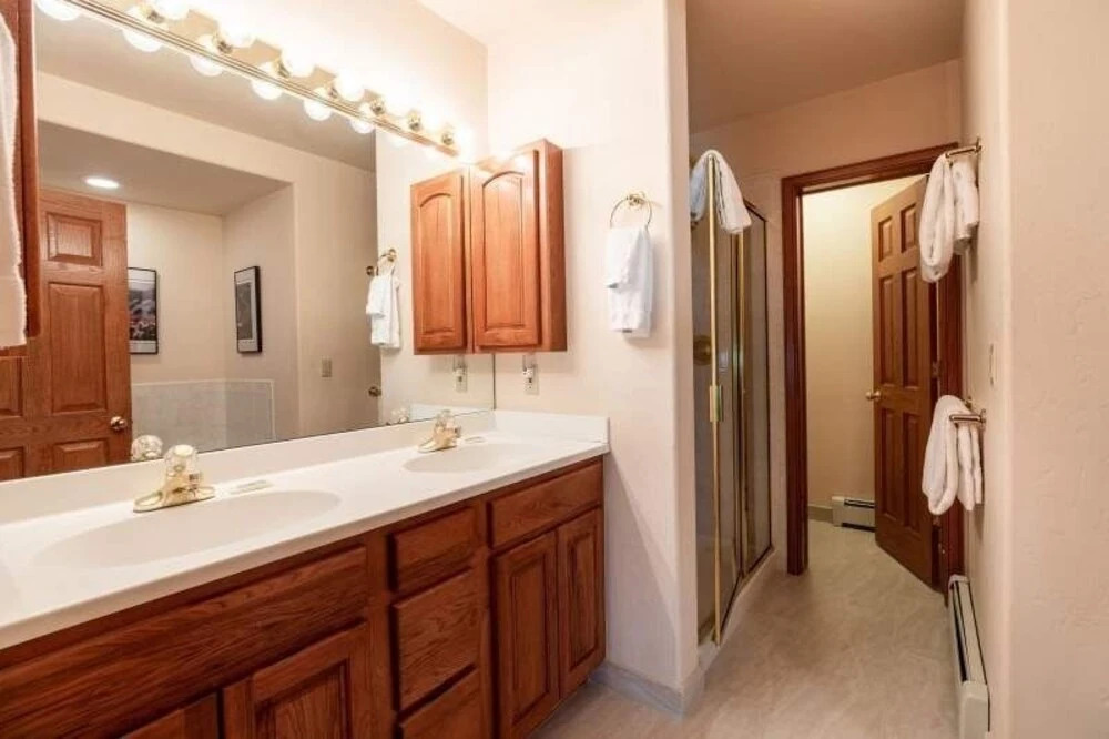 5-Bedroom 4 Bath Home,Sleeps 10, on free Town of Vail Bus Route