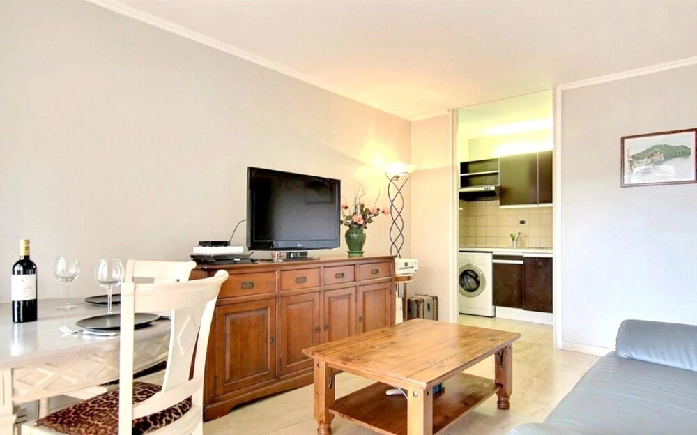 Apartment With one Bedroom in Le Cannet, With Pool Access and Furnishe