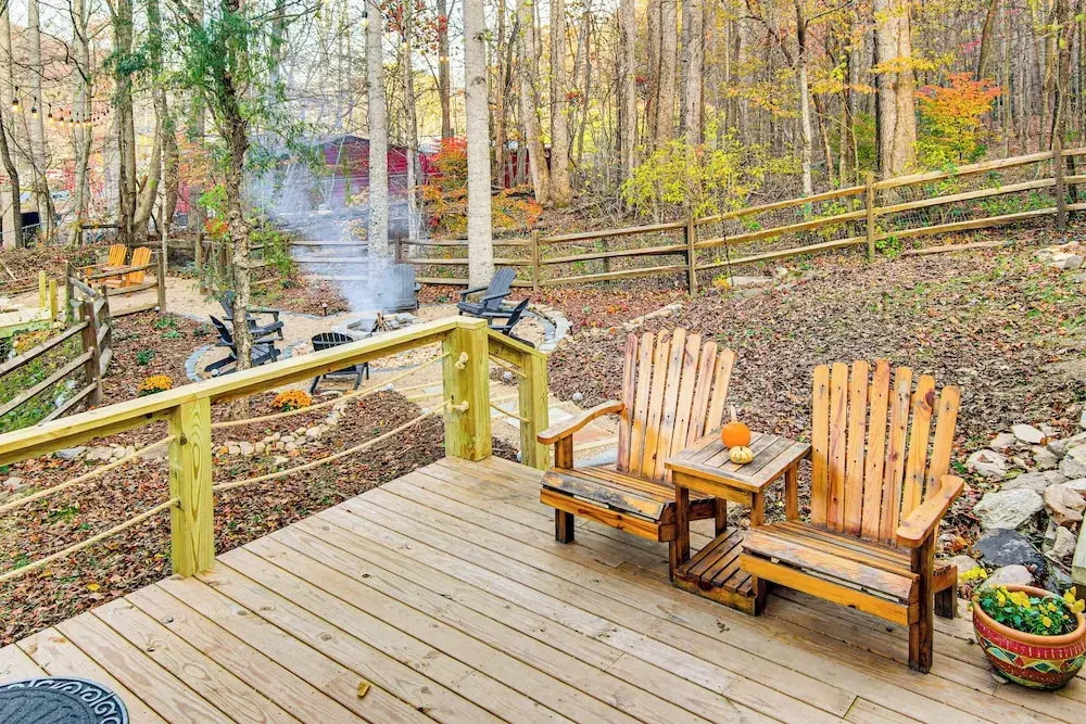Hot Tub & Stone Fire Pit: Smoky Mountain Oasis!