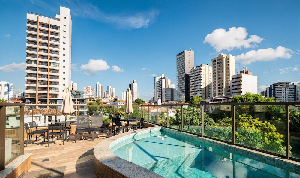 Studio in Condo w/ Pool and Gym Ftw1106