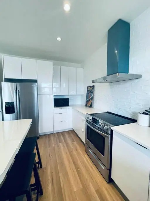 Gorgeous 3 bedroom lake house Suite!