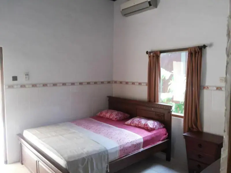 因陀罗普拉酒店(Indra Pura Hotel)
