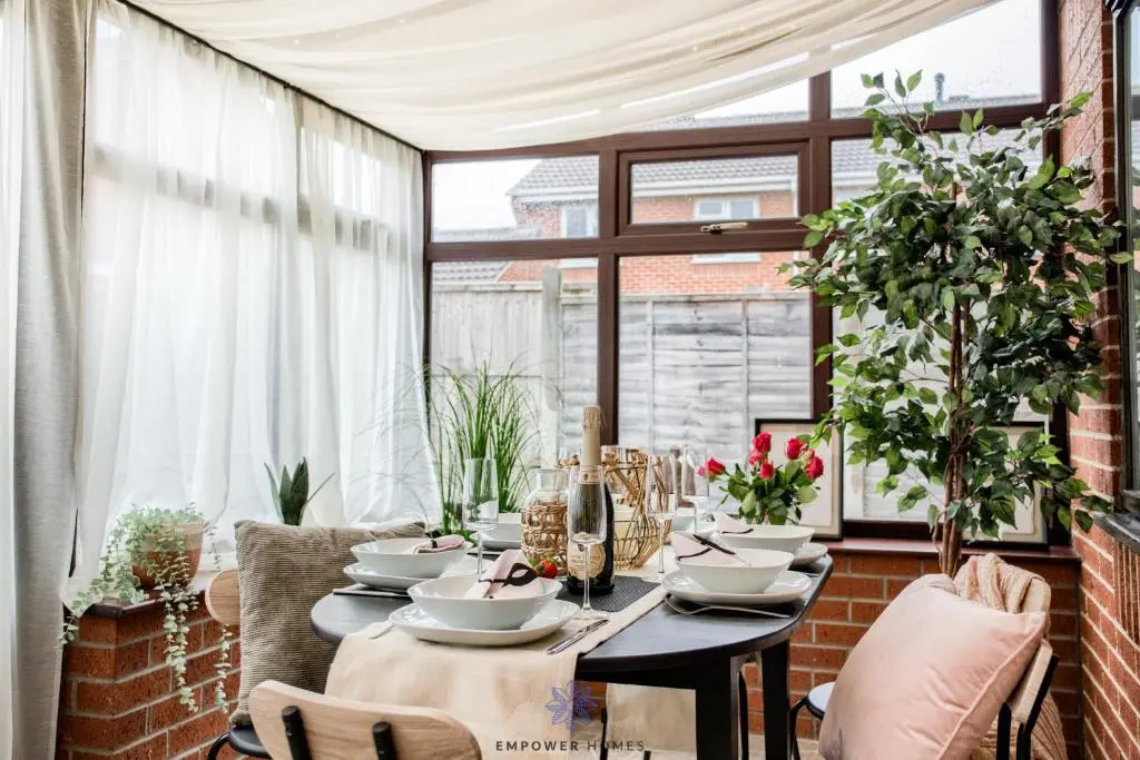 Coventry Beautiful House, University Hospital, M6 M69, Private Parking, Sleeps 6, by EMPOWER HOMES rates incl VAT