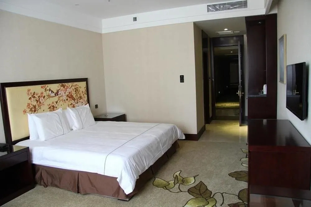 Halo Hotel