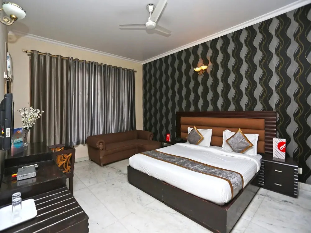 The Red Orchid By OYO Rooms