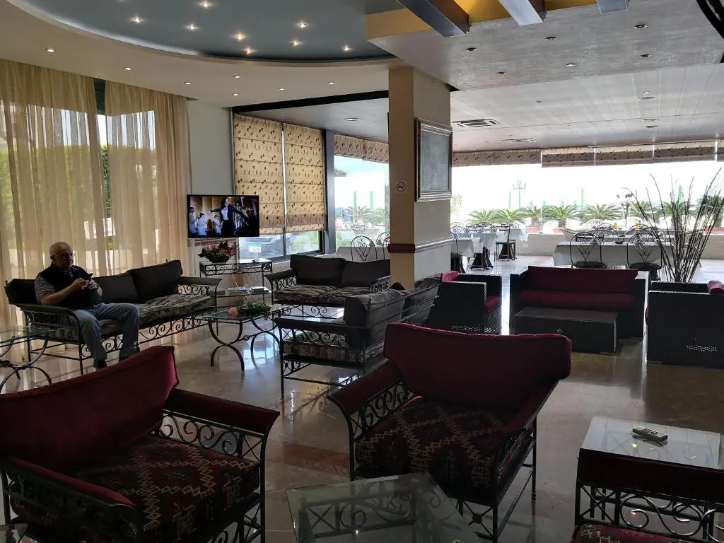 Holiday Suites Hotel & Beach Resort