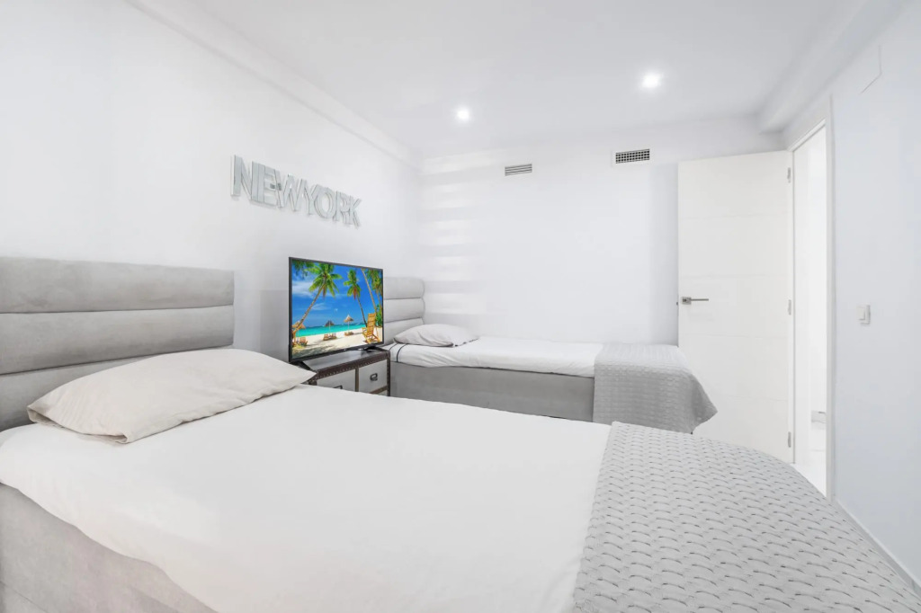 Copacabana Deluxe 1-A Levante Beach