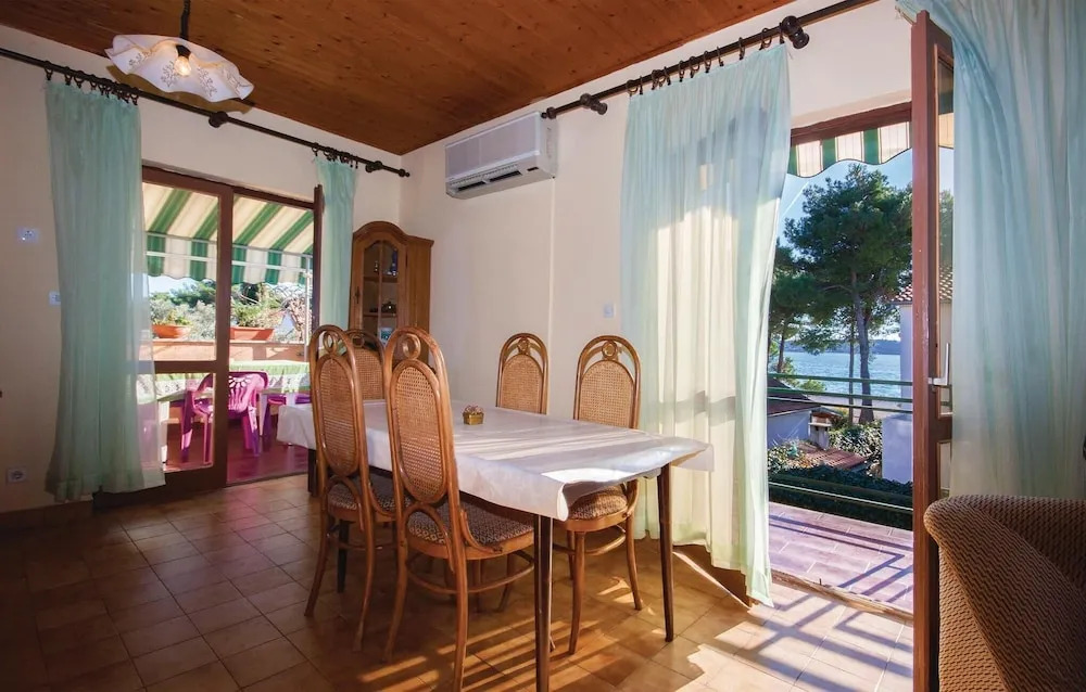 Awesome Home in Jadrija With Wifi and 2 Bedrooms