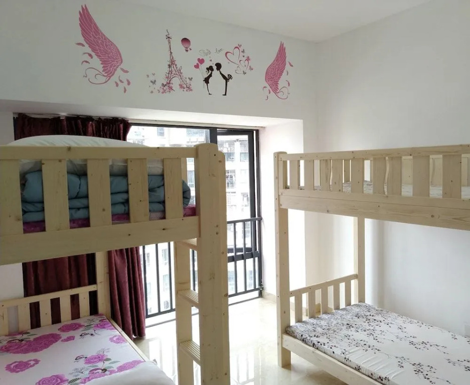 81 Youth Hostel