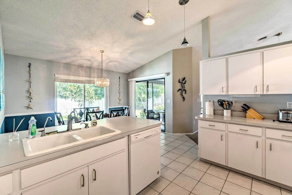 4 Mi to Beaches: Home w/ Lanai & Yard in Venice!