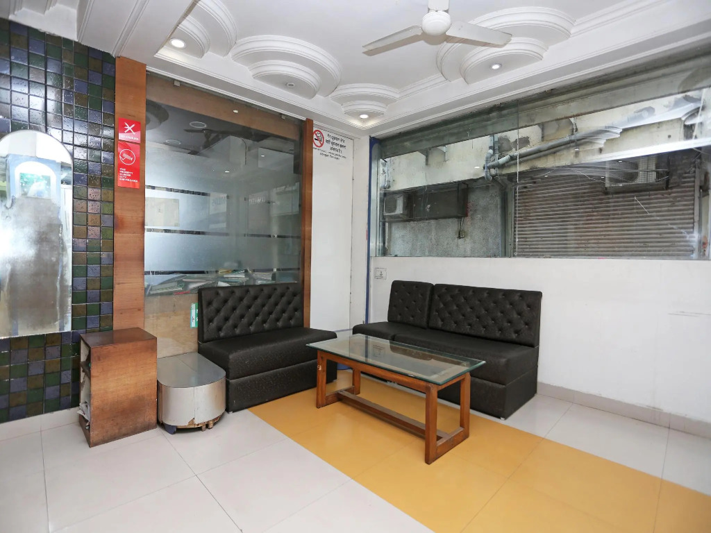 OYO 4406 Hotel Arya Palace
