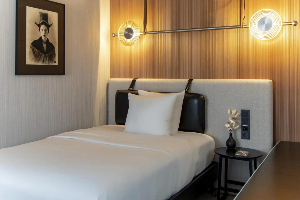 MUZE Hotel Dusseldorf - Handwritten Collection