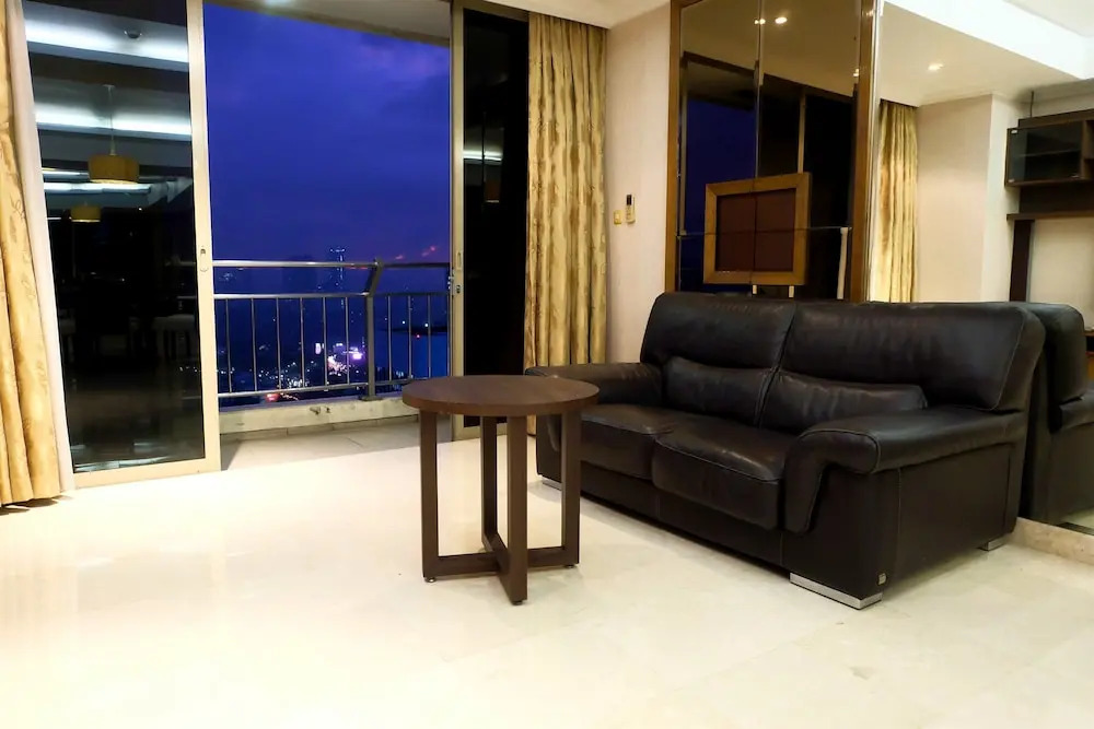 3 Bedrooms Luxury Sudirman Mansion Apartment by Travelio