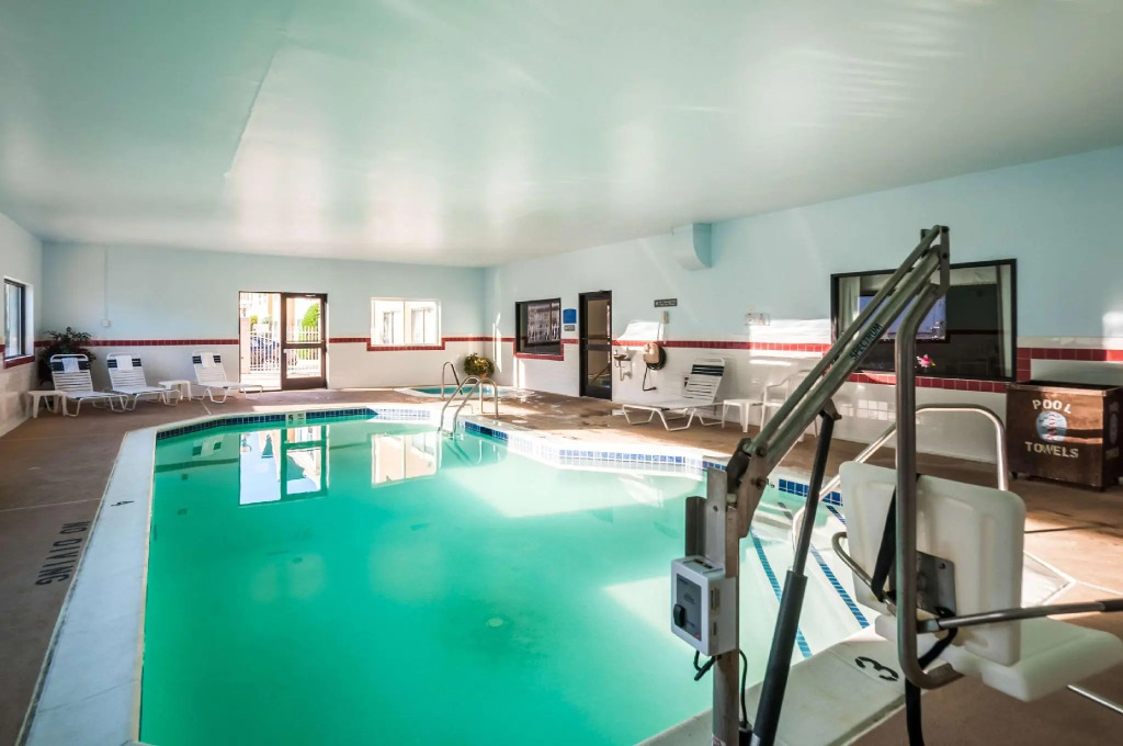 Comfort Inn & Suites North East
