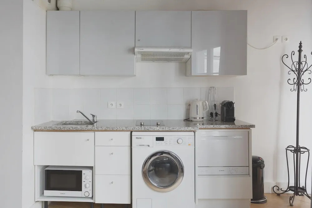 Apartment with One Bedroom in Paris, with Wifi