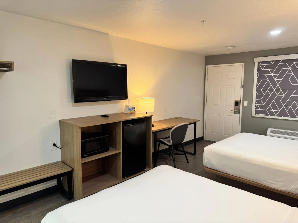 Rodeway Inn & Suites Rancho Mirage - Palm Desert Area