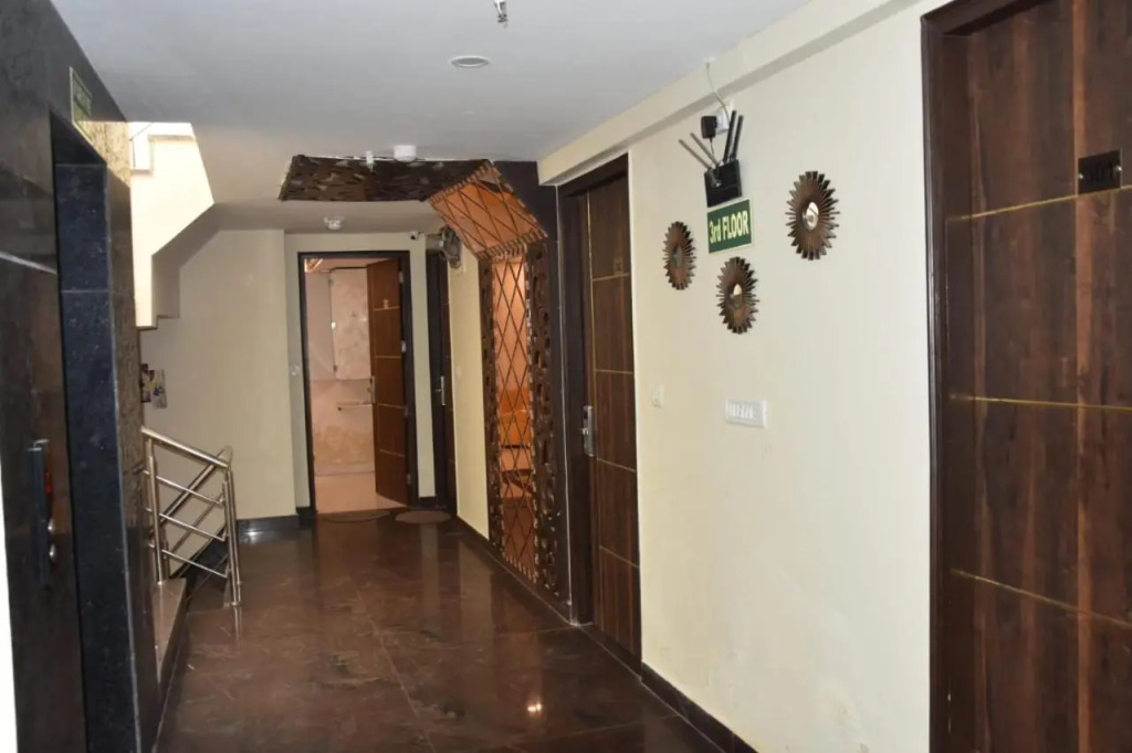 Hotel Wall City 55 - Near NDLS Station & Connaught Place
