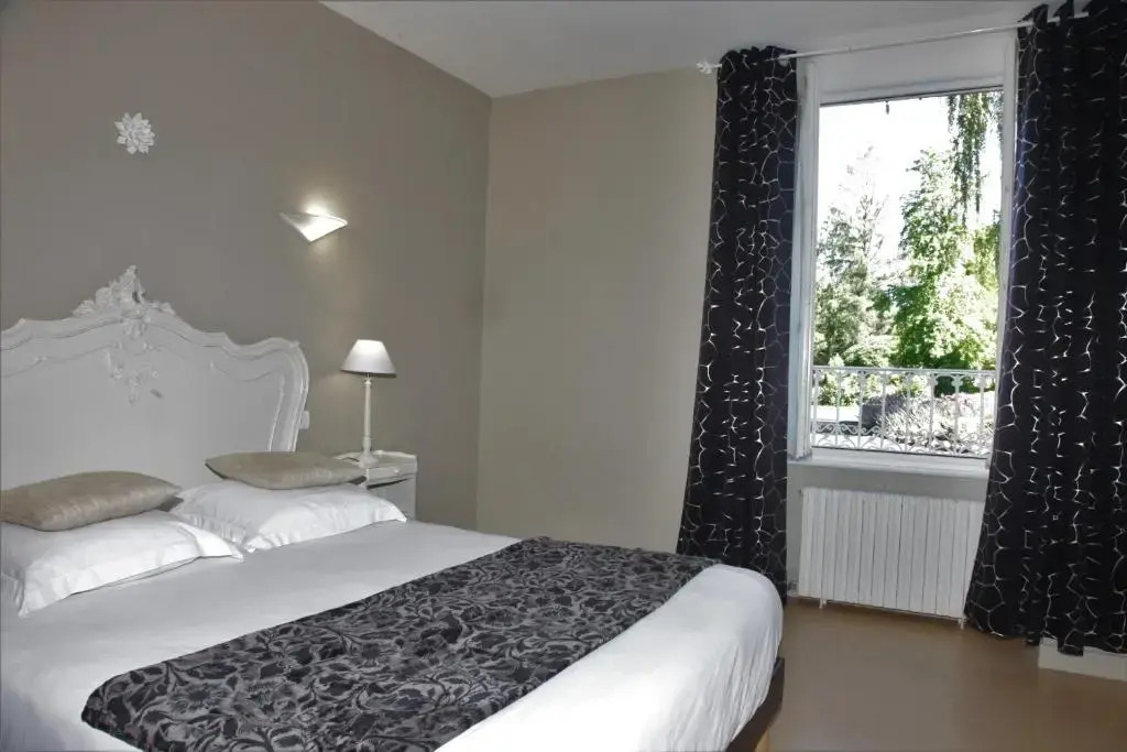 HOSTELLERIE LA BRUYERE