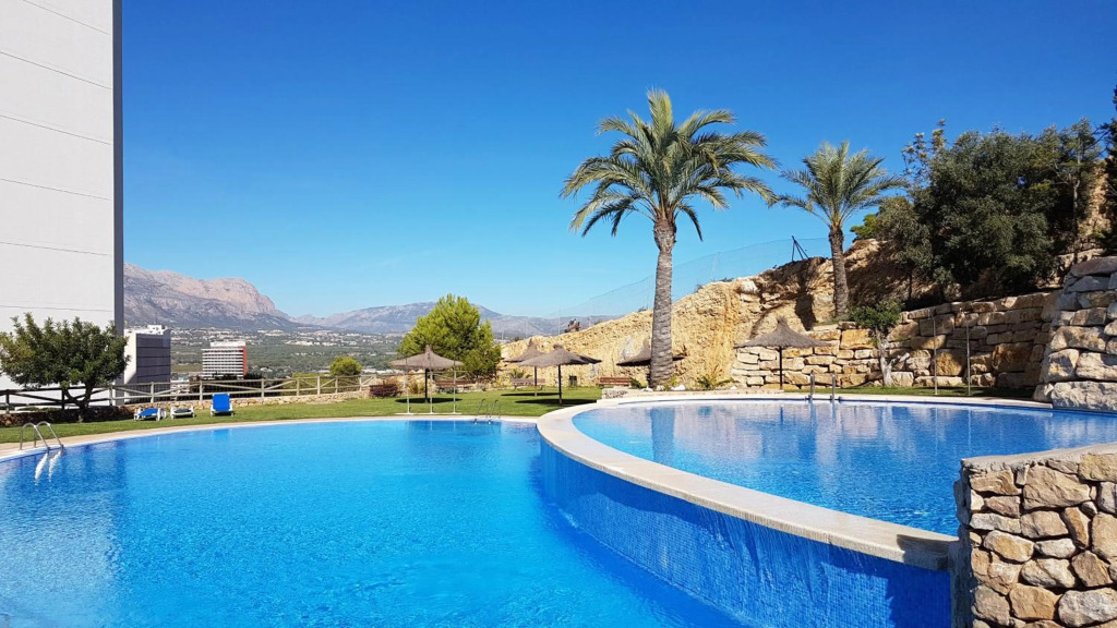 Two bedroom apartment with sea views - Floor 33