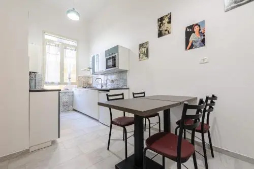 Flat 3 Bedrooms 2 Bathrooms - Naples