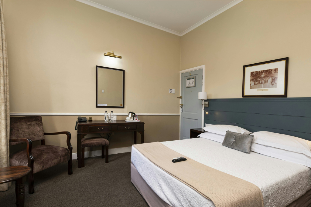 Queens Hotel by BON Hotels