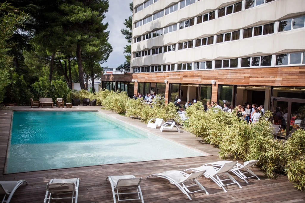HÔTEL C SUITES chambres spacieuses