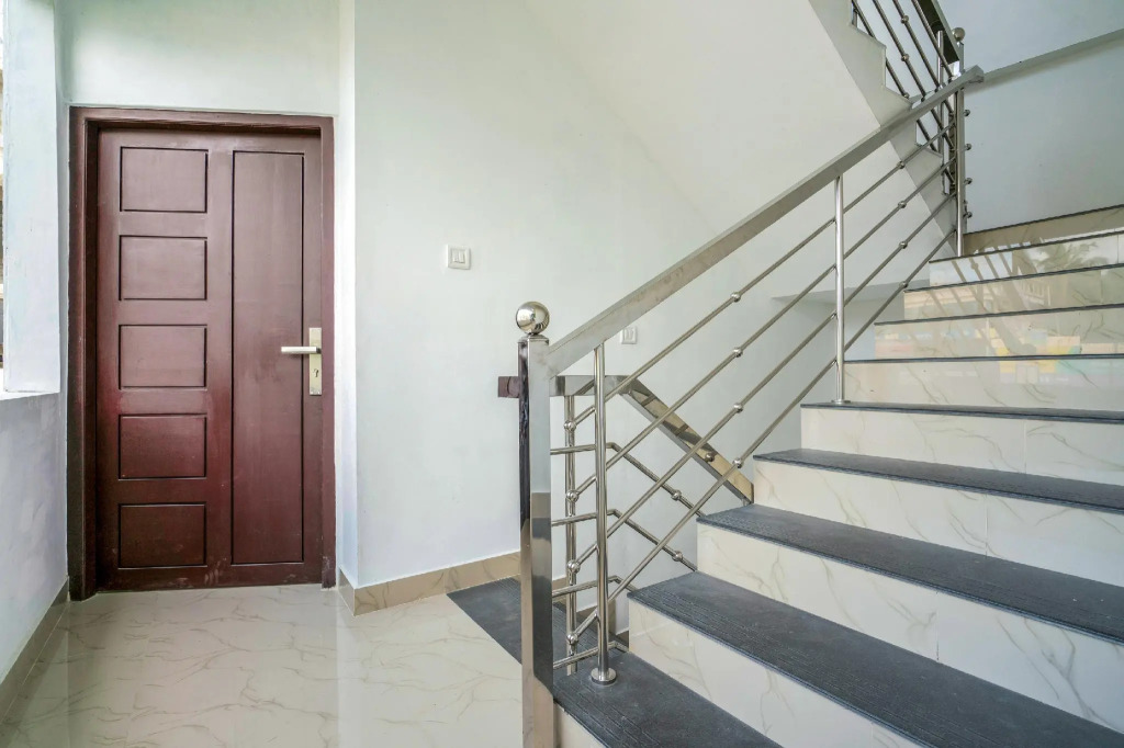 OYO 78035 Elegant 3bhk Toll Apartments