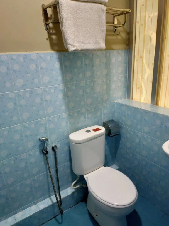 OYO 90231 Hotel By The Park Plt
