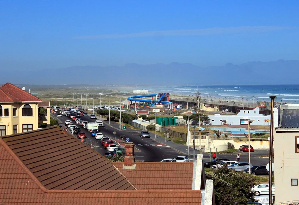 Beachside Villa Muizenberg Beachfront