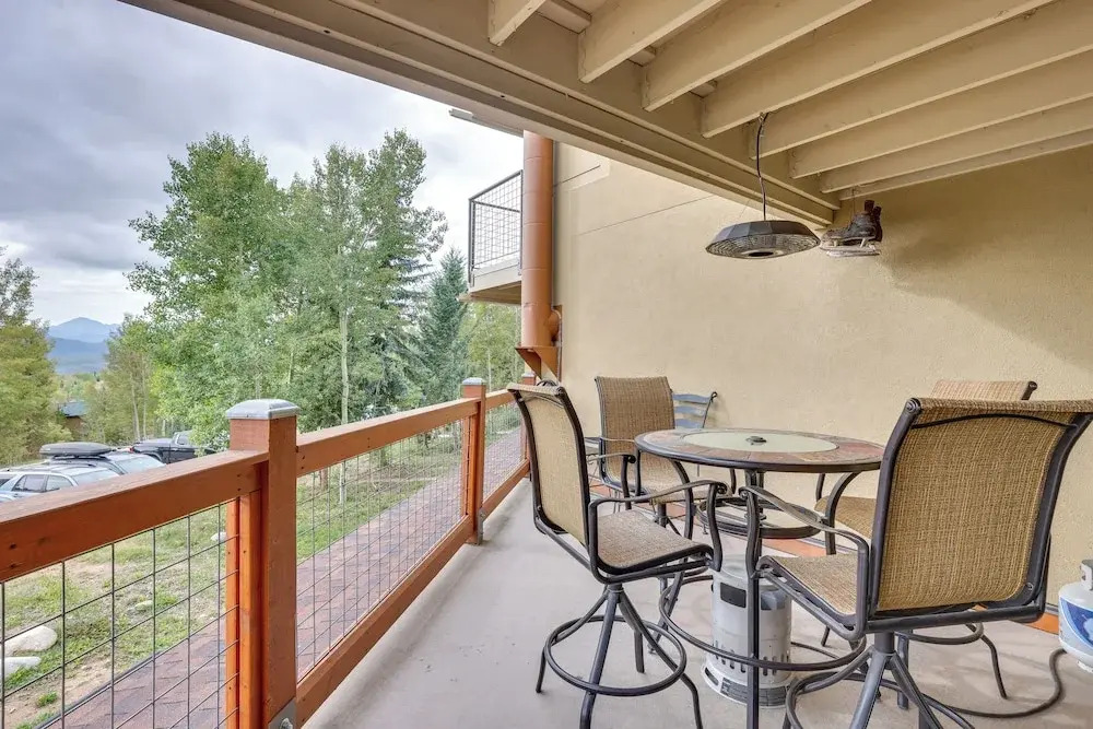 Silverthorne Condo w/ Lake Views: 10 Mi to Skiing!