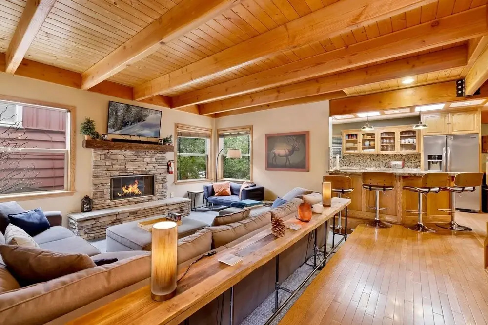 2052-mt. Mickelson 4 Bedroom Home by RedAwning