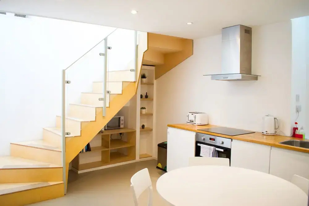 Bright And Modern 2 Bedroom Flat