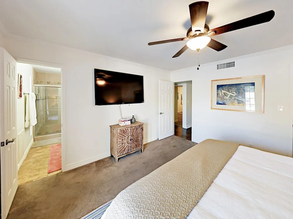 Stylish Desert Oasis - 3 Br Home