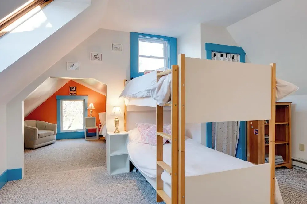 Walk to Village! Family-Friendly Gem in East Burke