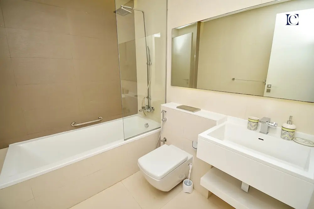 VST - Spacious Furnished 1BR in Marina