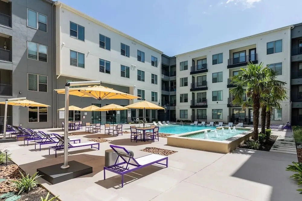 Landing Apartments Near Eldridge/West Oaks